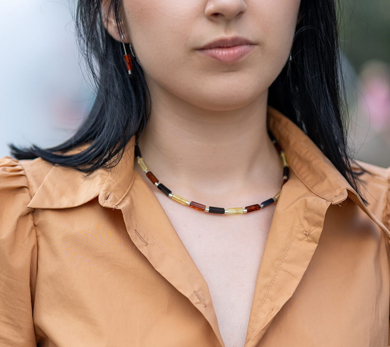 A 925 silver necklace with three colors amber cuboids